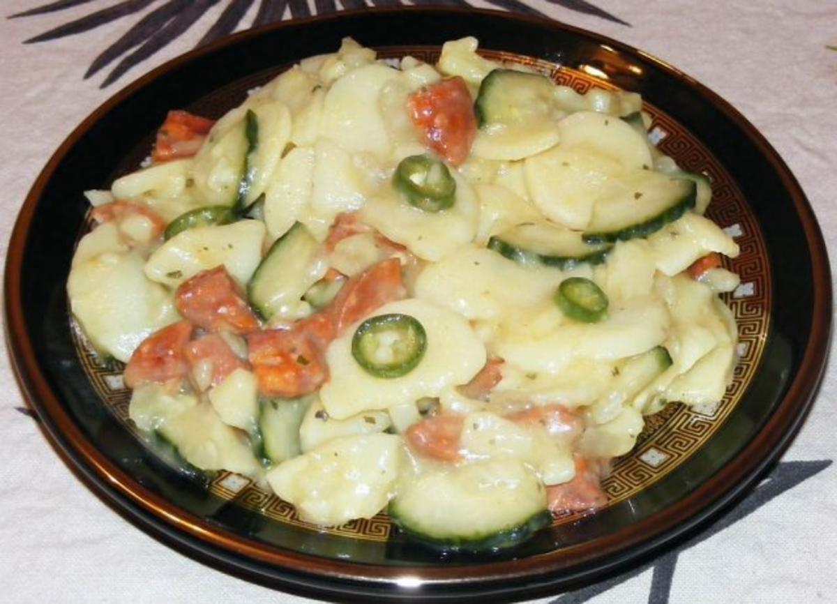 Kartoffel-Gurken-Chorizo-Salat mit Peperoni - Rezept By