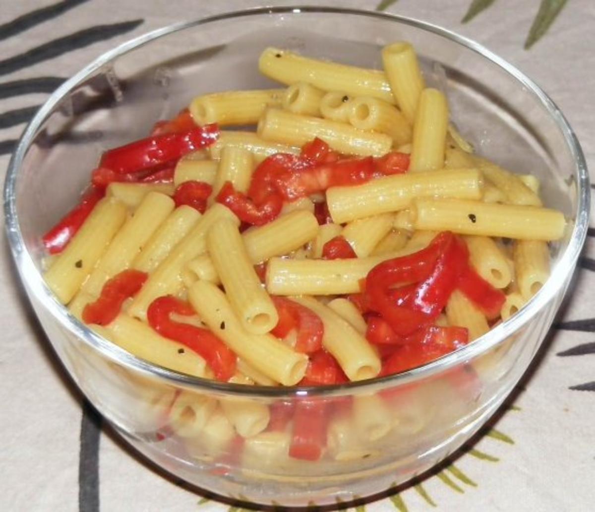 Nudel-Paprika-Salat - Rezept mit Bild - kochbar.de