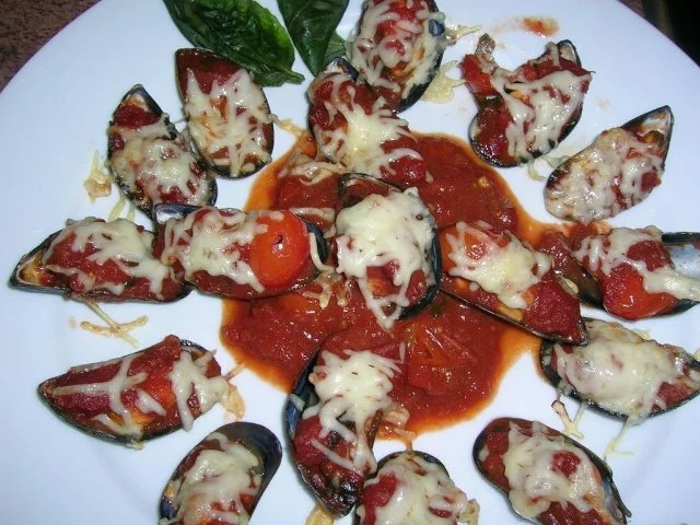 Miesmuscheln, gratiniert mit Salsa picante und Käse - Rezept - Bild Nr. 2