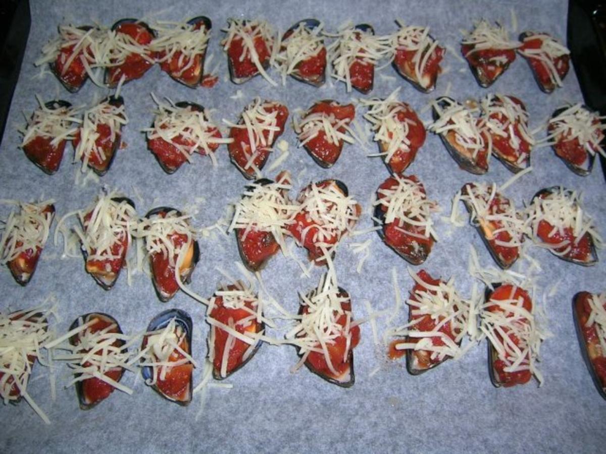Miesmuscheln, gratiniert mit Salsa picante und Käse - Rezept - Bild Nr. 3