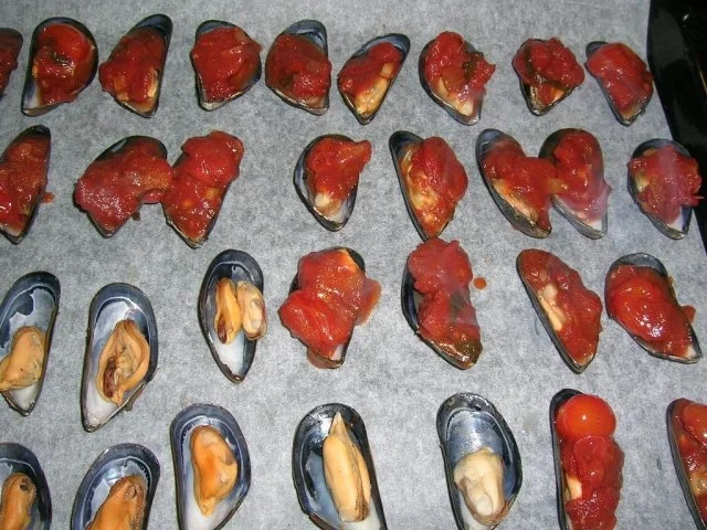 Miesmuscheln, gratiniert mit Salsa picante und Käse - Rezept - Bild Nr. 4