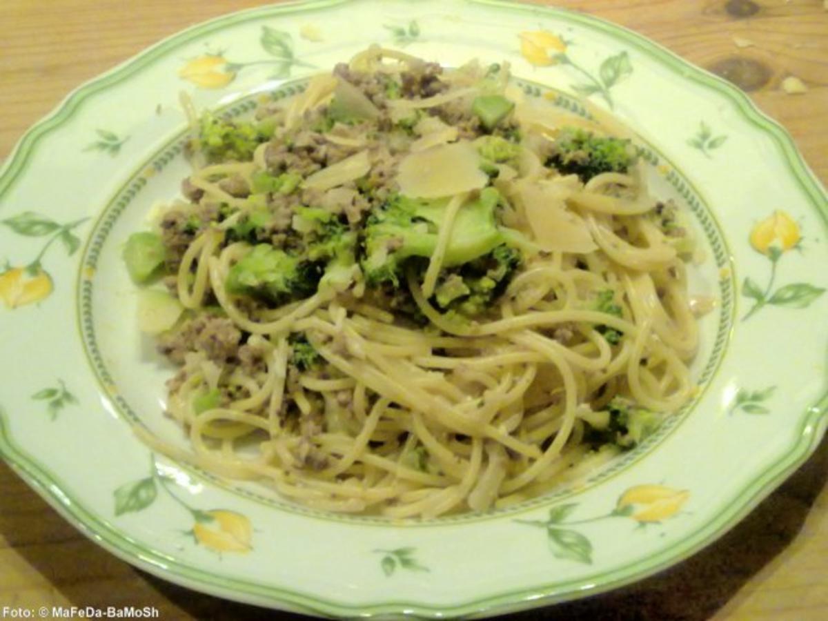 Spaghetti mit Brokkoli und Frischkäse-Sauce - Rezept