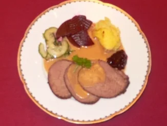 Rezept: Elchbraten mit Preiselbeeren und Kartoffelmus in Sahnesoße Bild Nr. 9 Elchbraten mit Preiselbeeren und Kartoffelmus in Sahnesoße - Rezept - Bild Nr. 9