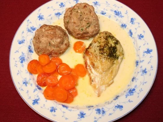 Rezept: Gefüllte Perlhuhnbrüstchen in Weißwein-Sahne-Soße Gefüllte Perlhuhnbrüstchen in Weißwein-Sahne-Soße - Rezept