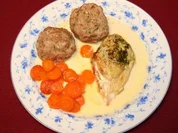 Gefüllte Perlhuhnbrüstchen in Weißwein-Sahne-Soße - Rezept