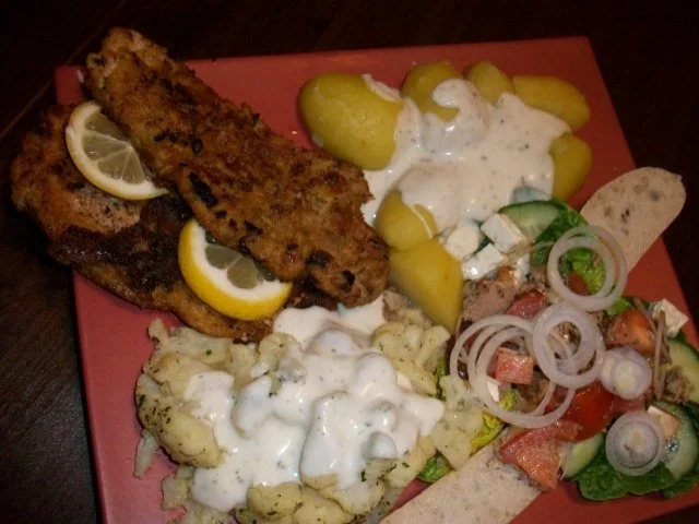 Rezept: Schweineschnitzel mit Blumenkohl, Salzkartoffeln und einem herzhaften Tomatensalat Bild Nr. 3 Schweineschnitzel mit Blumenkohl, Salzkartoffeln und einem herzhaften Tomatensalat - Rezept - Bild Nr. 3