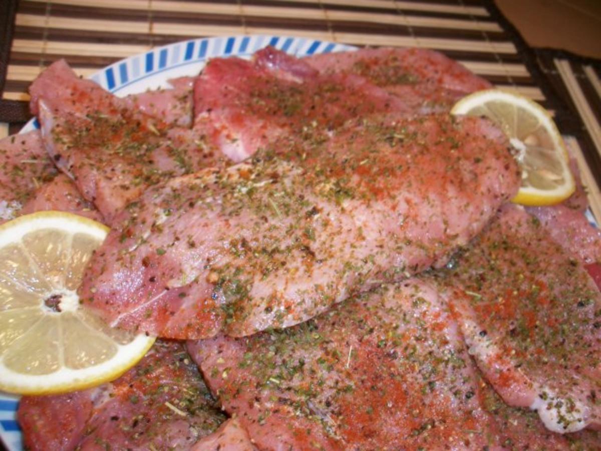 Schweineschnitzel mit Blumenkohl, Salzkartoffeln und einem herzhaften Tomatensalat - Rezept - Bild Nr. 6