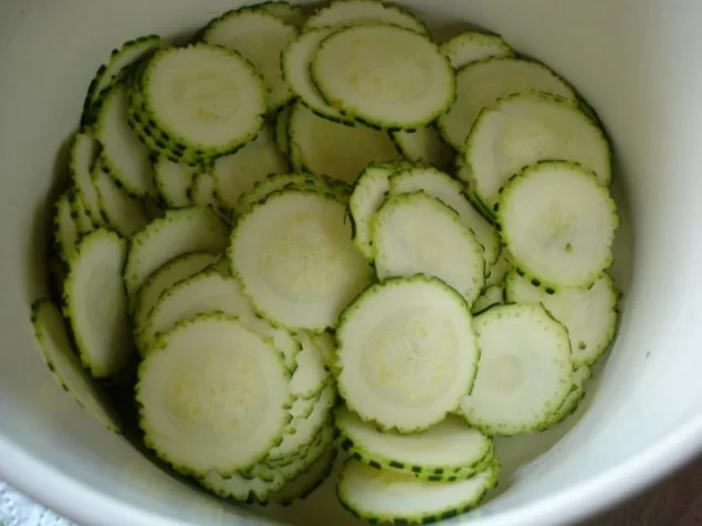 Rezept: Zucchinisalat Bild Nr. 6 Zucchinisalat - Rezept - Bild Nr. 6