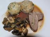 Gefüllte Entenbrust an Champigions und Maronen mit Semmelknödeln - Rezept