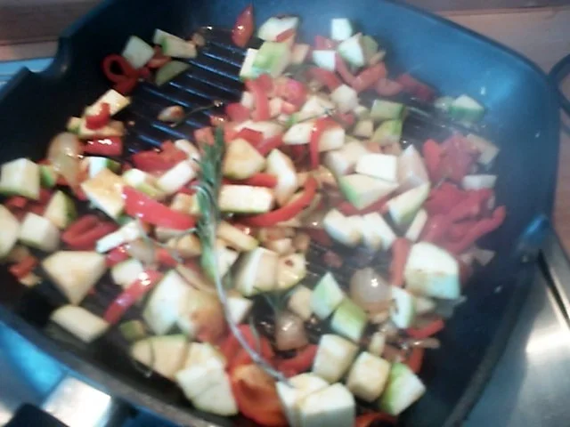 Rezept: mediterane Gemüsepfanne mit Tortellinis Bild Nr. 4 mediterane Gemüsepfanne mit Tortellinis - Rezept - Bild Nr. 4