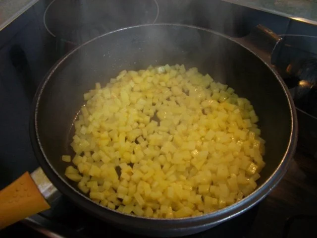 Kartoffelcremesuppe mit Bratkartoffelwürfelchen - Rezept - Bild Nr. 6