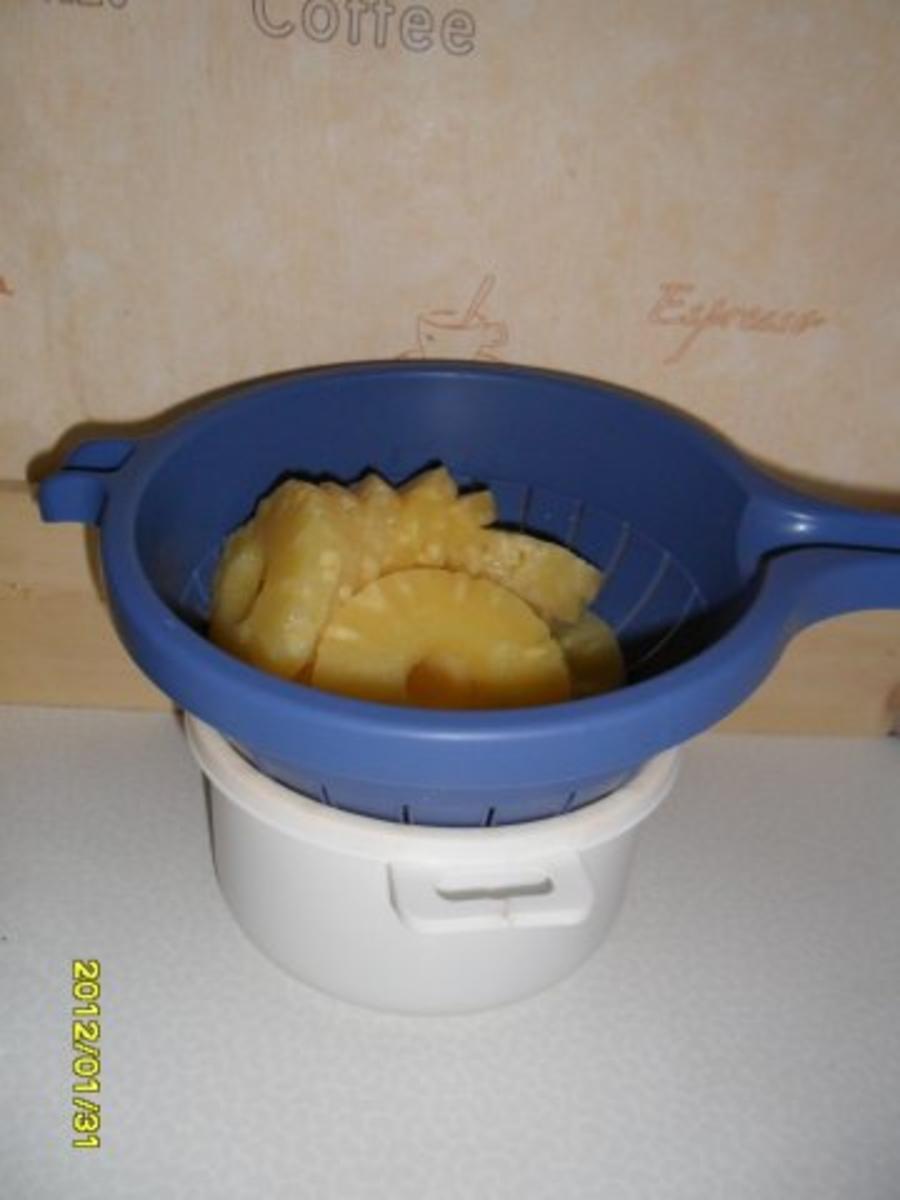 Rührkuchen mit Ananas mit Zuckerguss und Bunte Streusel - Rezept