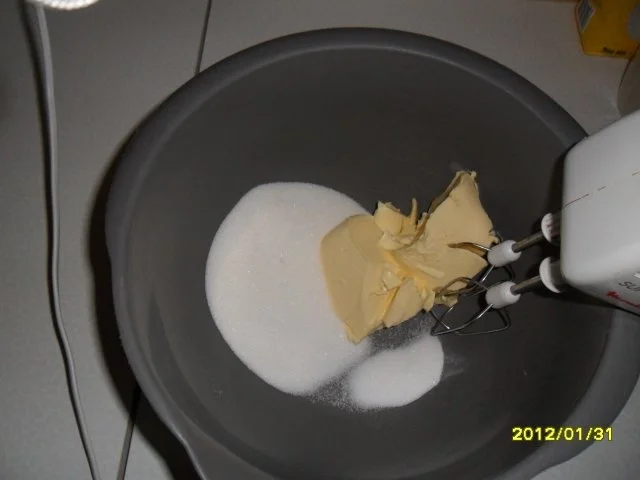 Rührkuchen mit Ananas mit Zuckerguss und Bunte Streusel - Rezept - Bild Nr. 2