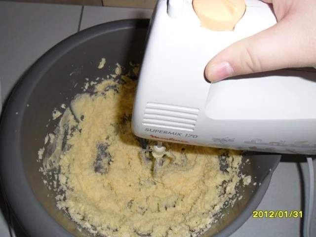 Rührkuchen mit Ananas mit Zuckerguss und Bunte Streusel - Rezept - Bild Nr. 3