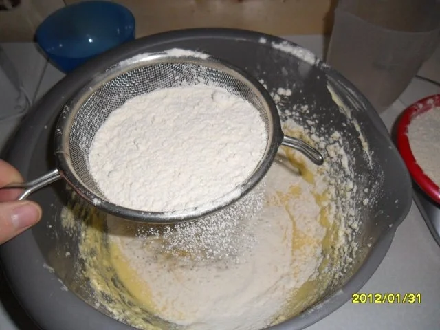 Rührkuchen mit Ananas mit Zuckerguss und Bunte Streusel - Rezept - Bild Nr. 5