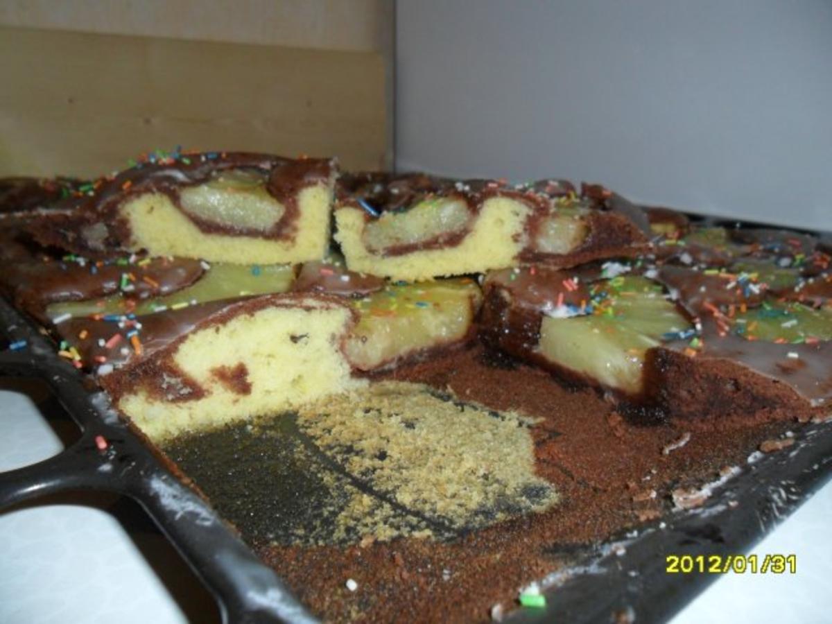 Rührkuchen mit Ananas mit Zuckerguss und Bunte Streusel - Rezept ...