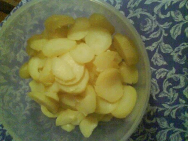 Rezept: Süß saurer Kartoffelsalat mit Schnitzel Wiener Art Bild Nr. 2 Süß saurer Kartoffelsalat mit Schnitzel Wiener Art - Rezept - Bild Nr. 2