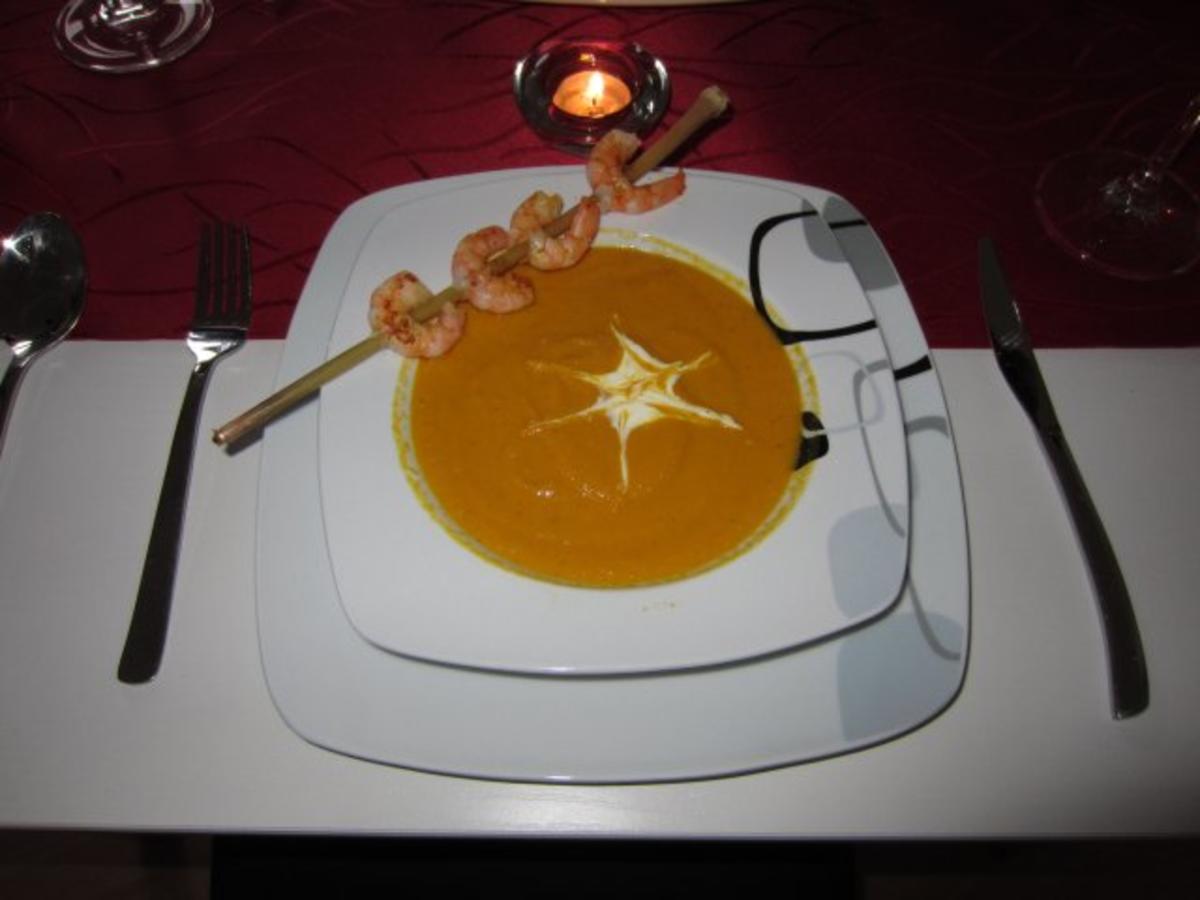 Karotten Kokos Cremesuppe mit Garnelen an Zitronengras - einfach - 19 ...