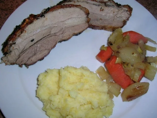 Gerösteter Schweinebauch mit knusprigem Fenchel, Schalotten und Möhrchen - Rezept - Bild Nr. 3