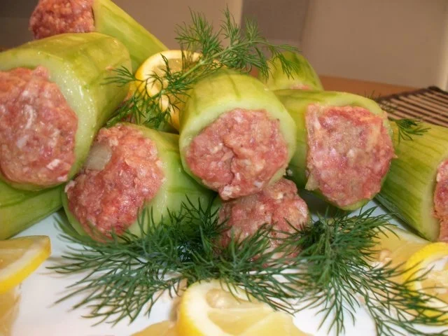 Schmorgurken gefüllt, Stampfkartoffeln, Dill Buttersoße und Wachsbohnensalat mit Tomate... - Rezept - Bild Nr. 6