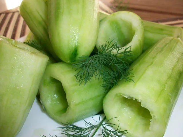 Schmorgurken gefüllt, Stampfkartoffeln, Dill Buttersoße und Wachsbohnensalat mit Tomate... - Rezept - Bild Nr. 5