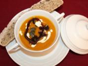 Kürbissuppe mit Maronen, dazu Lavendel-Honig-Brot - Rezept