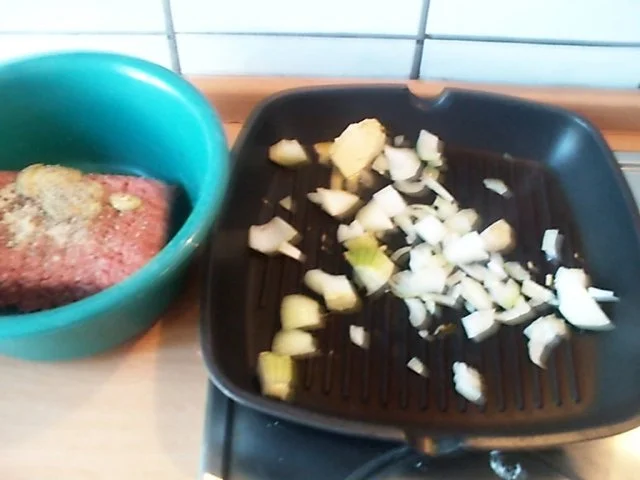 Rezept: Pfannengericht:Rosenkohl in Hackfleischsosse Bild Nr. 2 Pfannengericht:Rosenkohl in Hackfleischsosse - Rezept - Bild Nr. 2