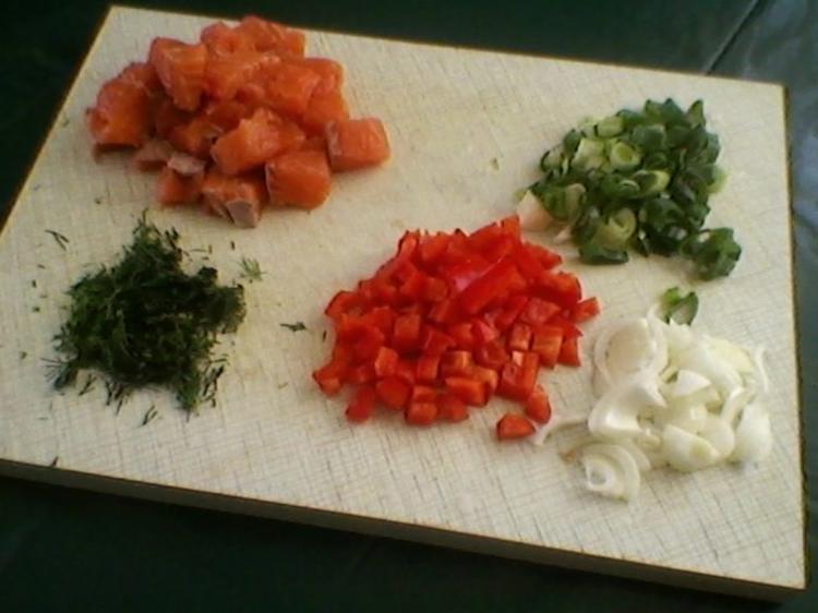 Gebratener Lachs mit warmen Kräuter Schmand - Rezept