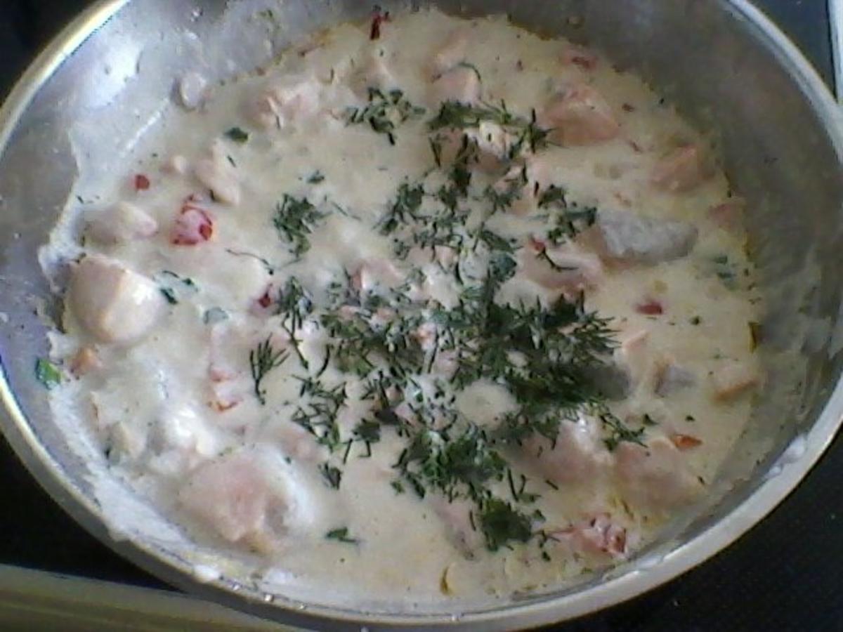 Gebratener Lachs mit warmen Kräuter Schmand - Rezept