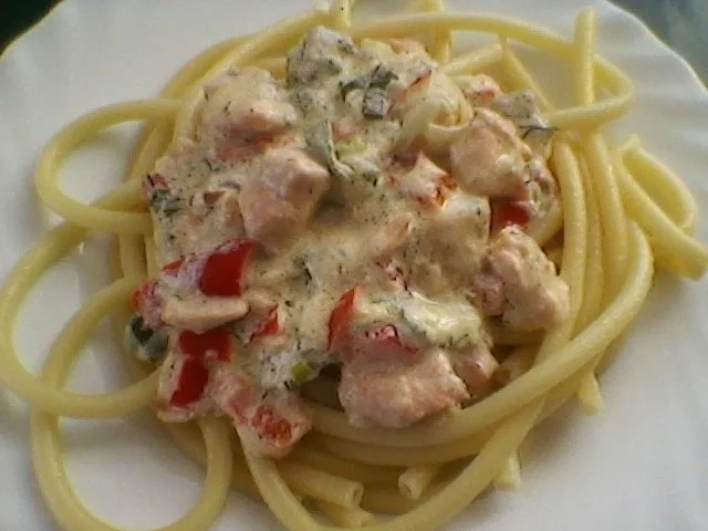 Gebratener Lachs mit  warmen Kräuter Schmand - Rezept