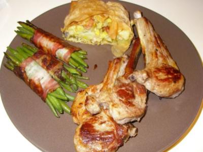 Rezept: Lammkotelettes mit Speckbohnen und Kartoffellauchstrudel Lammkotelettes mit Speckbohnen und Kartoffellauchstrudel - Rezept