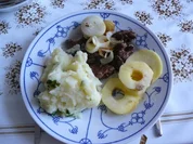Hähnchenleber mit Apfel-und Zwiebelringen und Kartoffelbrei - Rezept