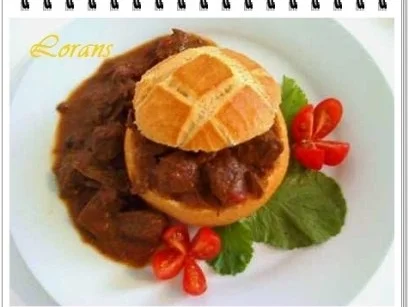 Brötchenschüssel mit Gulasch gefüllt - Rezept - Bild Nr. 10