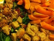 Gegrillter Butternut Kürbis mit Spinatsalat und gerösteten Sonnenblumenkernen - Rezept