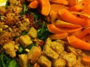 Gegrillter Butternut Kürbis mit Spinatsalat und gerösteten Sonnenblumenkernen - Rezept