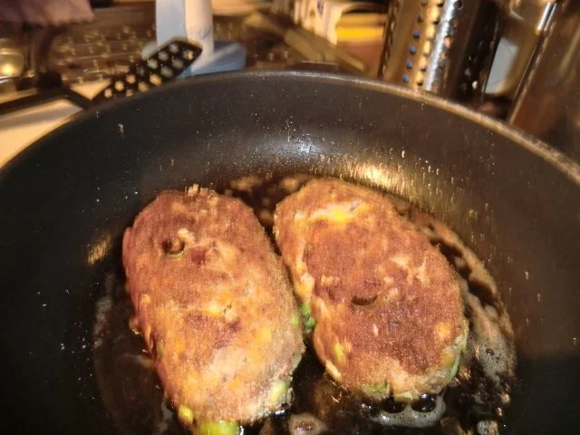 Hackbraten mit Apfelstückchen, Rotkraut und Kartoffelstampf - Rezept - Bild Nr. 4