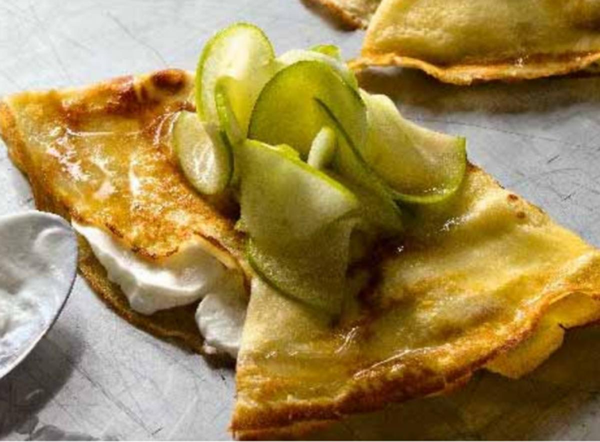 Bilder für Crêpes mit Ziegenfrischkäse und frischem Apfelkompott - Rezept