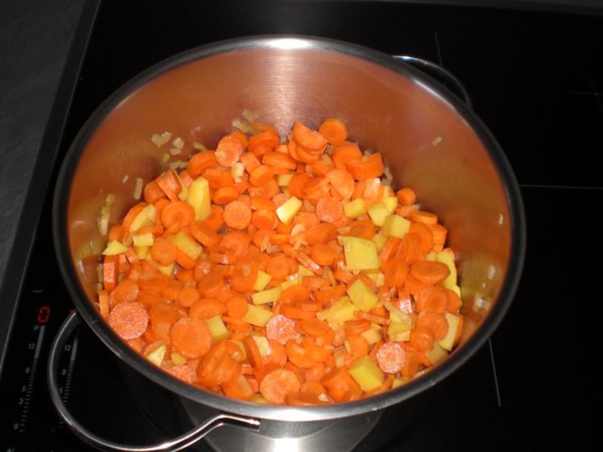 Karottensuppe mit Karotten und Kartoffeln - Rezept mit Bild - kochbar.de