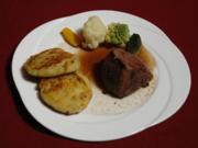 Chiemgauer Rinderlende mit Rotweinsoße, Kartoffelplatzerl und Marktgemüse (Oberbayern) - Rezept