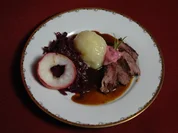 Rehrücken mit Thüringer Klößen und Apfelrotkraut (Thüringen) - Rezept