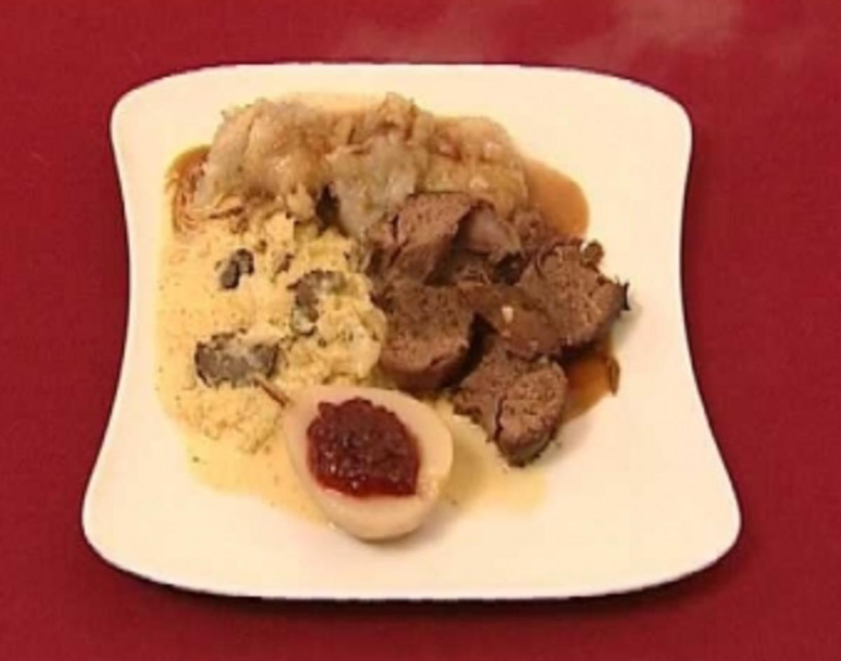 Geschmorte Rehkeule auf gestovtem Trüffel-Spitzkohl, Grüne Kartoffelklöße (Franziska Menke) - Rezept