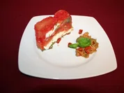 Rezept: Tomatenterrine mit Ziegenfrischkรคse an Beilagen-Tapenade Tomatenterrine mit Ziegenfrischkรคse an Beilagen-Tapenade - Rezept