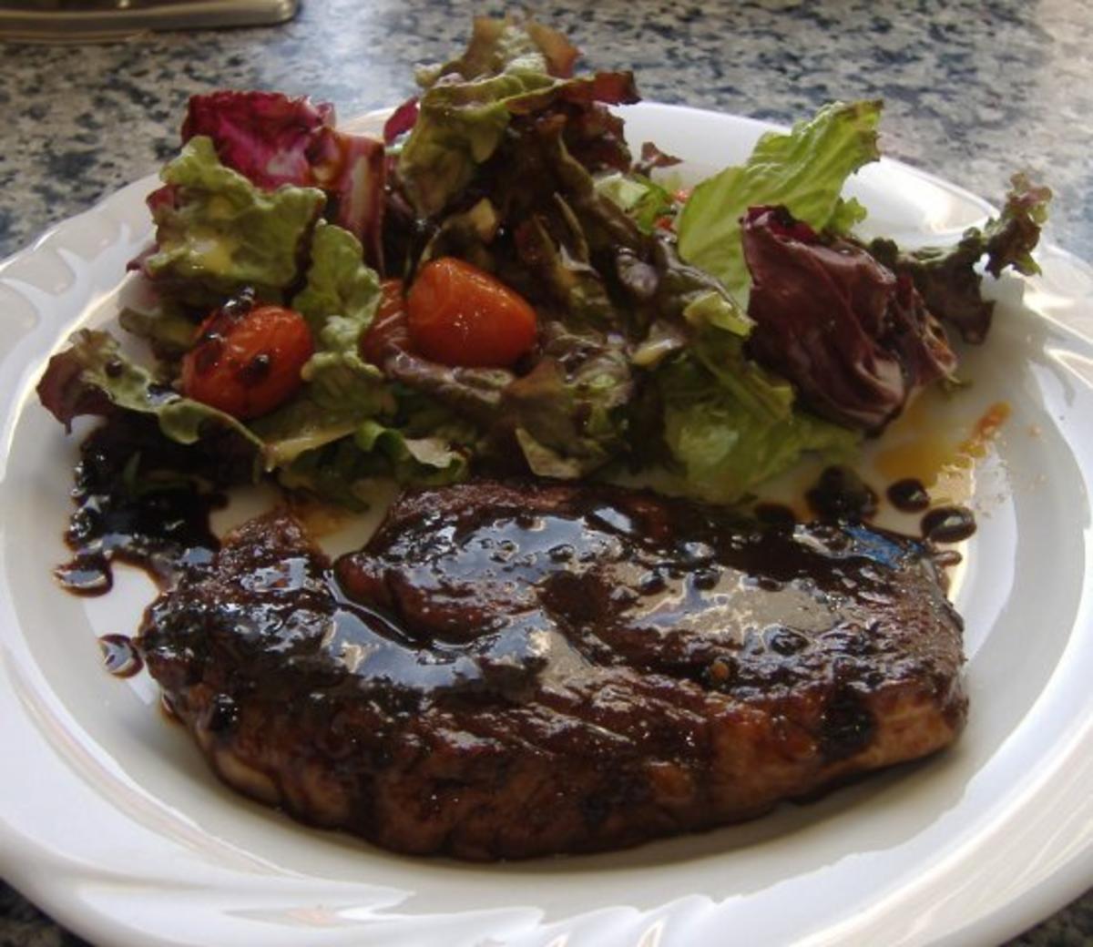 Steak mit scharfer Orangen-Soja-Sauce - Rezept