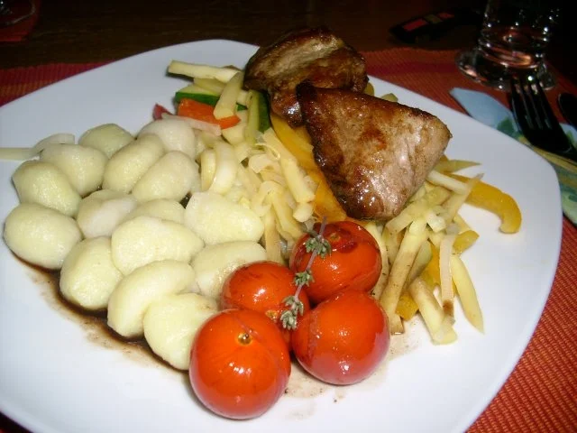 Rezept: Steaks mit Pastinakengemüse>> Steaks mit Pastinakengemüse>> - Rezept