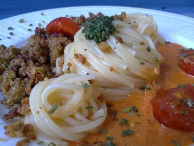 Pasta mit knuspriger Falafel-Bolognese - Rezept - Bild Nr. 2