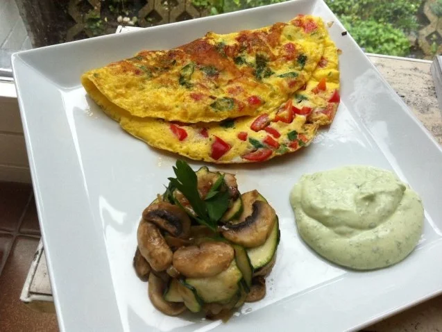 Gemüse-Omlett mit Kräuterquark - Rezept - Bild Nr. 2