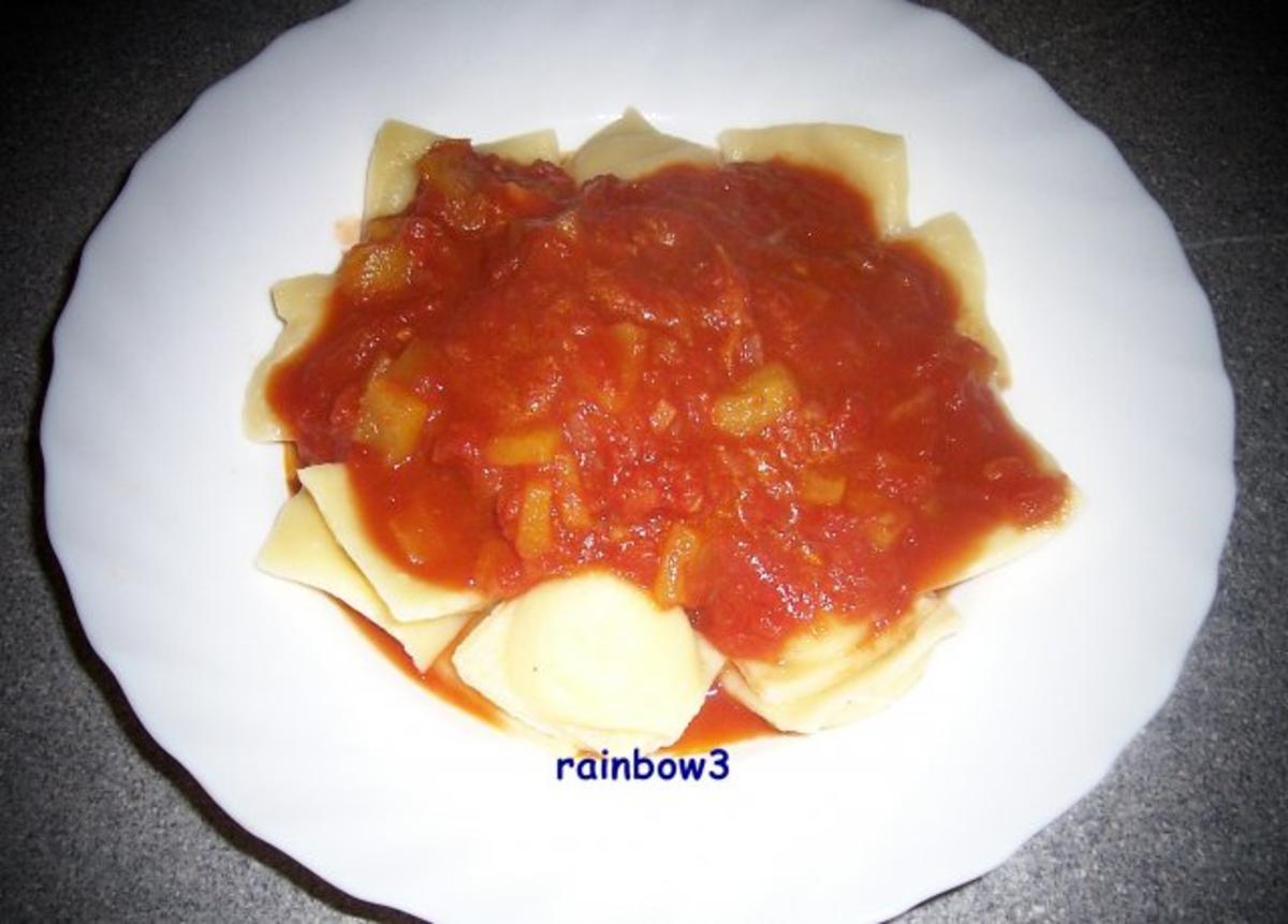 Kochen: Mozzarella-Ravioli mit Tomaten-Paprika-Sauce - Rezept