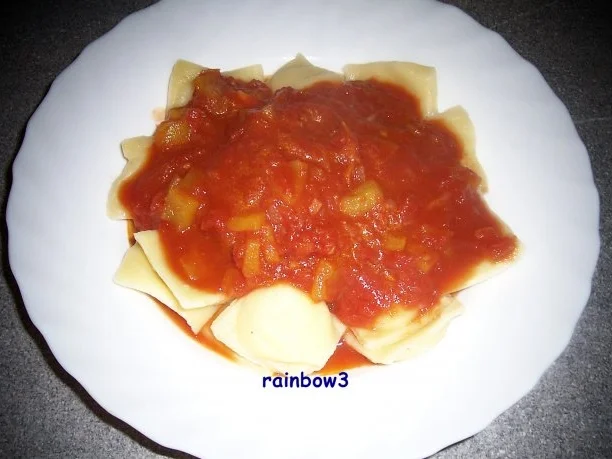 Rezept: Kochen: Mozzarella-Ravioli mit Tomaten-Paprika-Sauce Kochen: Mozzarella-Ravioli mit Tomaten-Paprika-Sauce - Rezept