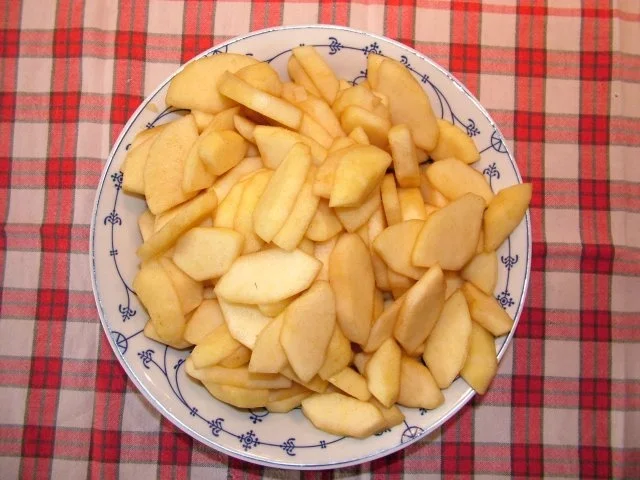 Rezept: Schwäbischer Apfelkuchen mit Butter-Nuss Streussel Bild Nr. 2 Schwäbischer Apfelkuchen mit Butter-Nuss Streussel - Rezept - Bild Nr. 2