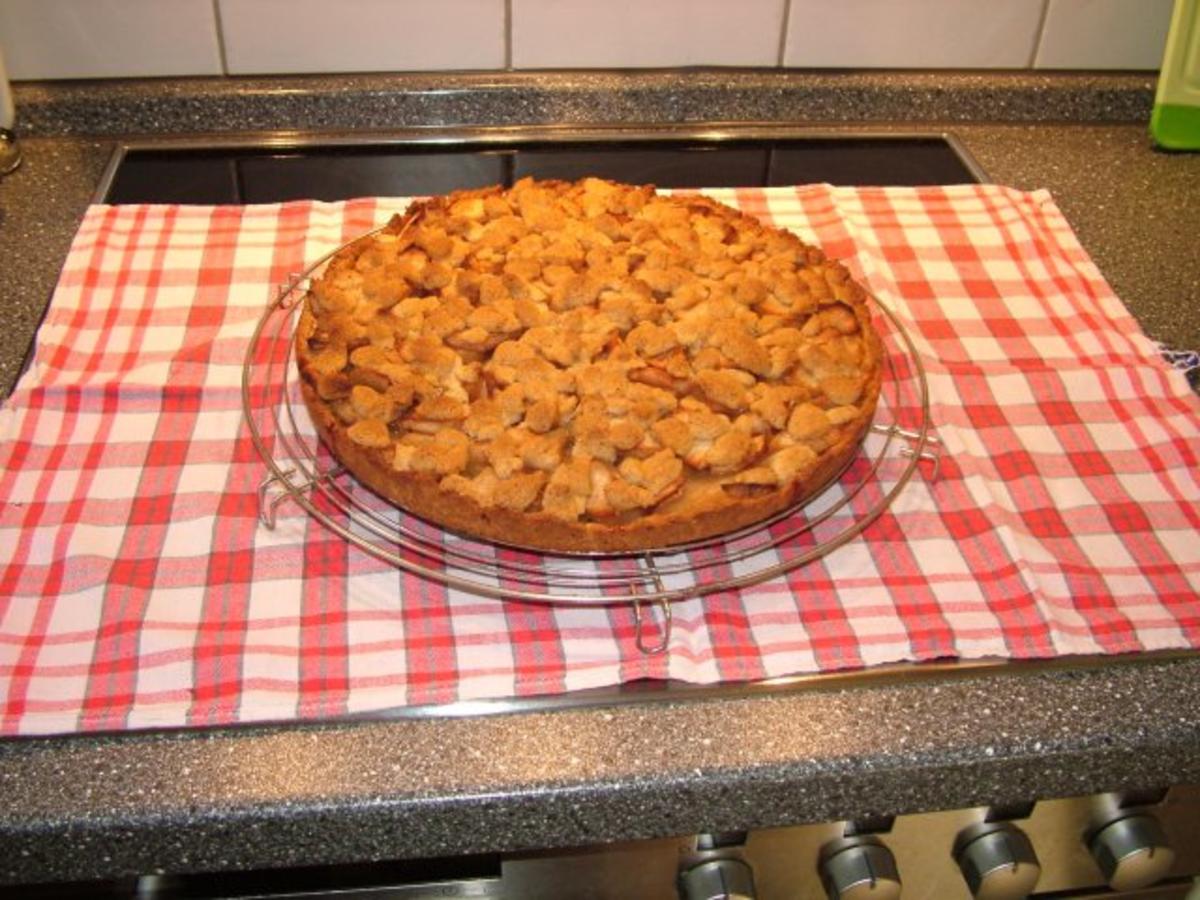 Schwäbischer Apfelkuchen mit Butter-Nuss Streussel - Rezept - Bild Nr. 5